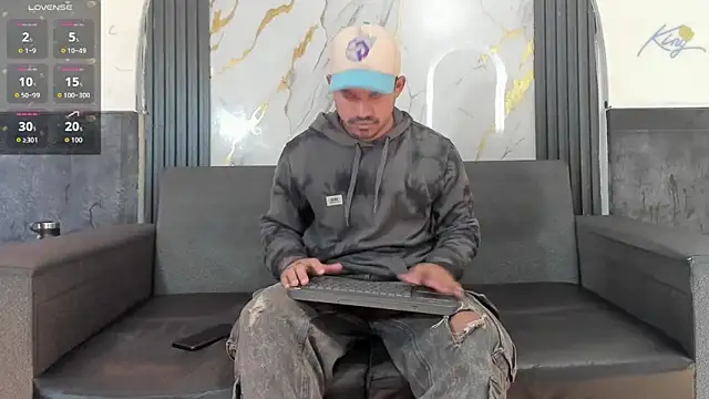 Snapshot of Latins_on_fire chatting on May 2026 11:16:02 AM Latins on fire online show from May 2026 11:16:02 AM