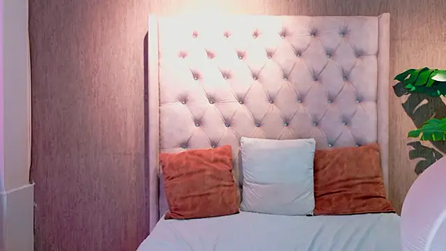 Snapshot of Sophie_Rousses chatting on February 2026 01:31:02 PM Sophie Rousses online show from February 2026 01:31:02 PM