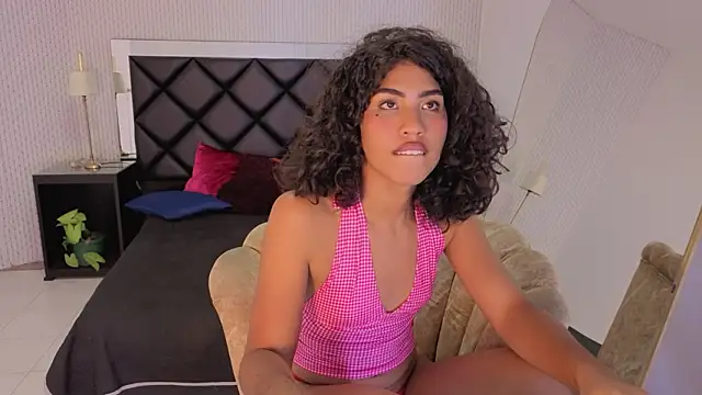 Snapshot of soffiene chatting on February 2026 04:01:02 AM soffiene online show from February 2026 04:01:02 AM