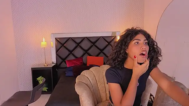 Snapshot of soffiene chatting on February 2026 04:13:02 AM soffiene online show from February 2026 04:13:02 AM