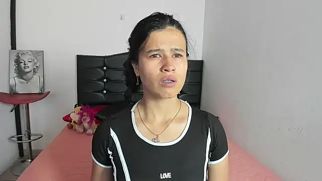 LatinaQueen23 online show from April 2026 03:30:02 PM