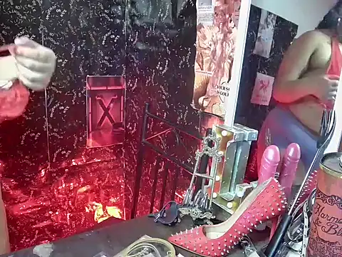 Snapshot of MistressMileenaMiami chatting on May 2026 10:49:02 PM MistressMileenaMiami online show from May 2026 10:49:02 PM