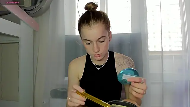 Stacey Brow online show from April 2026 01:42:02 AM