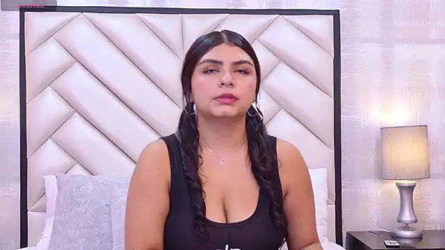 Snapshot of EmmaLeens chatting on February 2026 12:26:01 PM EmmaLeens online show from February 2026 12:26:01 PM