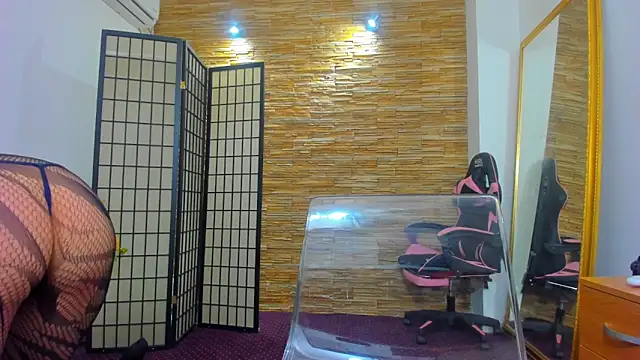 Snapshot of MiaNoirr chatting on February 2026 08:31:02 PM MiaNoirr online show from February 2026 08:31:02 PM