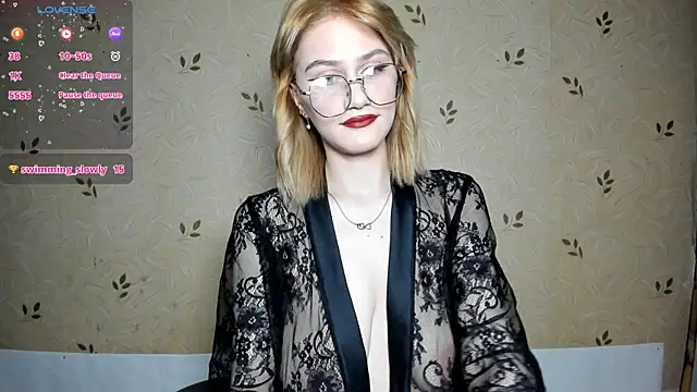 Snapshot of NicoleDaviss chatting on June 2026 07:17:01 PM NicoleDaviss online show from June 2026 07:17:01 PM
