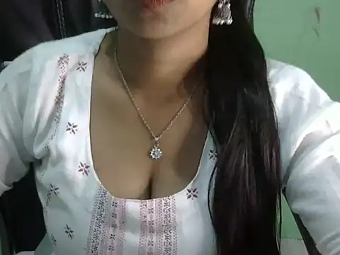 Snapshot of cute_momo_love chatting on May 2026 05:57:02 AM cute momo love online show from May 2026 05:57:02 AM