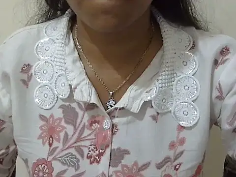 Snapshot of cute_momo_love chatting on June 2026 05:36:02 AM cute momo love online show from June 2026 05:36:02 AM