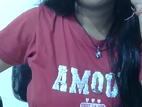 Snapshot of cute_momo_love chatting on June 2026 05:20:02 AM cute momo love online show from June 2026 05:20:02 AM