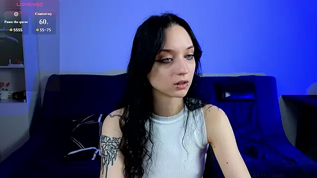 Snapshot of LuxuryLoverss chatting on May 2026 09:05:01 AM LuxuryLoverss online show from May 2026 09:05:01 AM