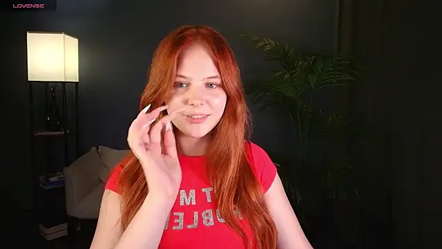 Snapshot of Elle_Funning chatting on July 2026 07:12:02 PM Elle Funning online show from July 2026 07:12:02 PM