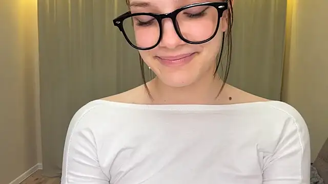 Carolini i online show from April 2026 08:17:01 PM