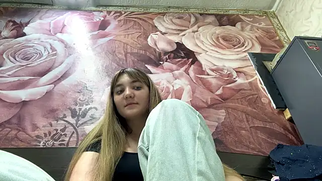 Snapshot of JanineThielman chatting on June 2026 06:40:01 AM JanineThielman online show from June 2026 06:40:01 AM