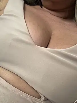 Nanda loiragostosa online show from April 2026 10:21:02 PM