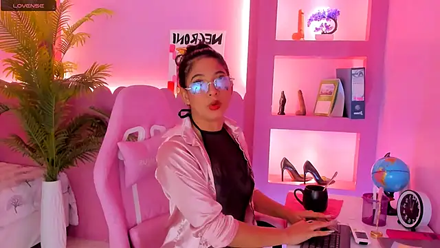 Holy Lux online show from March 2026 11:05:01 AM