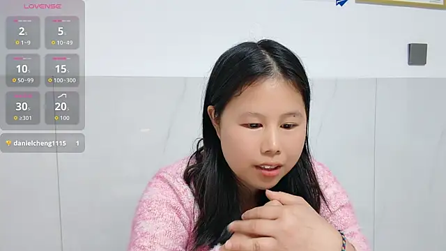 Snapshot of Hannah-33 chatting on February 2026 10:03:02 AM Hannah-33 online show from February 2026 10:03:02 AM