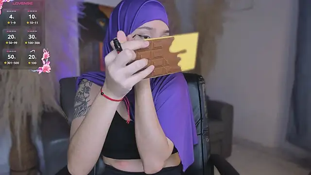 Snapshot of Amina_Hind chatting on February 2026 02:05:02 PM Amina Hind online show from February 2026 02:05:02 PM