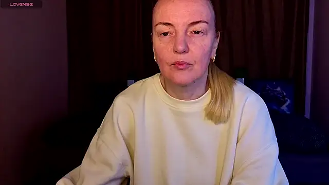 Snapshot of Bella_soulmate chatting on May 2026 05:23:02 AM Bella soulmate online show from May 2026 05:23:02 AM