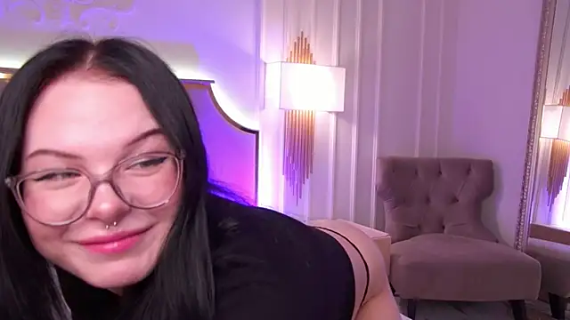 Snapshot of CindyMil chatting on February 2026 06:14:02 AM CindyMil online show from February 2026 06:14:02 AM