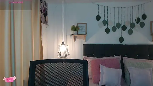 Emma hassani online show from March 2026 02:27:01 PM