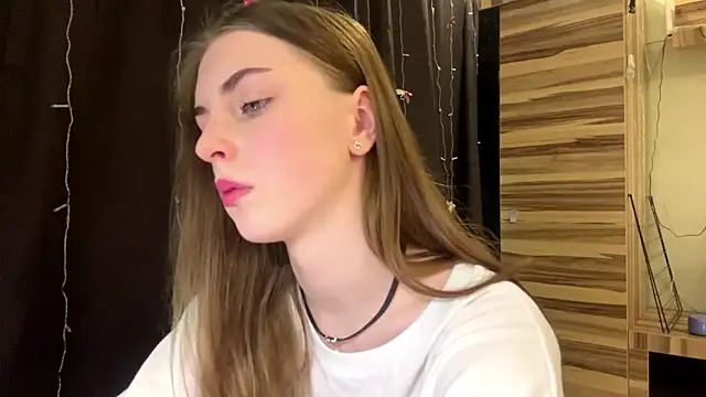 Snapshot of PollyDream chatting on March 2026 08:21:02 AM PollyDream online show from March 2026 08:21:02 AM