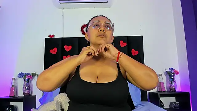 Snapshot of scarlet__ray_ chatting on February 2026 11:55:01 AM scarlet ray online show from February 2026 11:55:01 AM