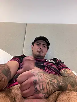 Snapshot of MaximoVaca chatting on February 2026 07:18:01 AM MaximoVaca online show from February 2026 07:18:01 AM