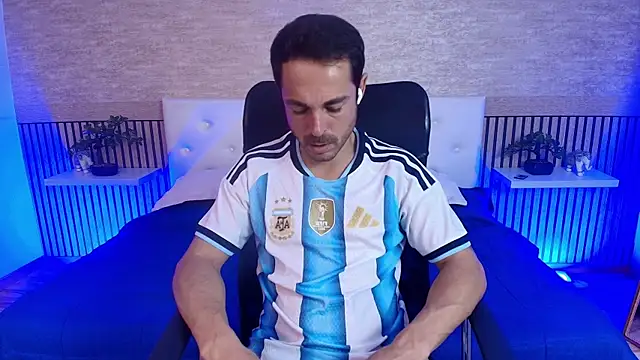 Adams Sanz online show from June 2026 04:23:01 PM