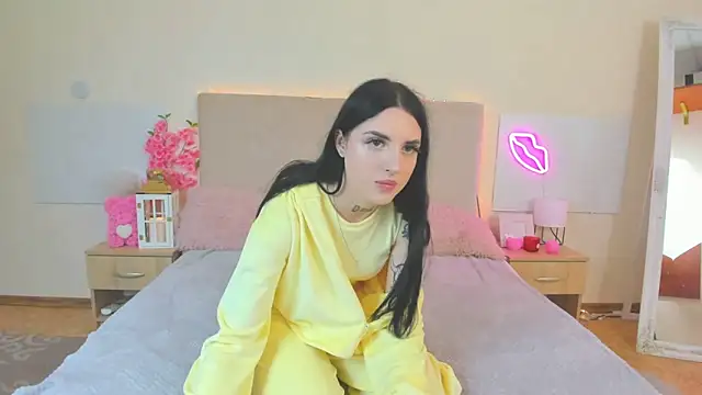 Snapshot of TiffanyHhot chatting on April 2026 12:28:01 PM TiffanyHhot online show from April 2026 12:28:01 PM