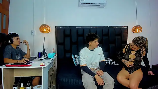 Snapshot of nobodyknows01 chatting on February 2026 12:38:01 PM nobodyknows01 online show from February 2026 12:38:01 PM