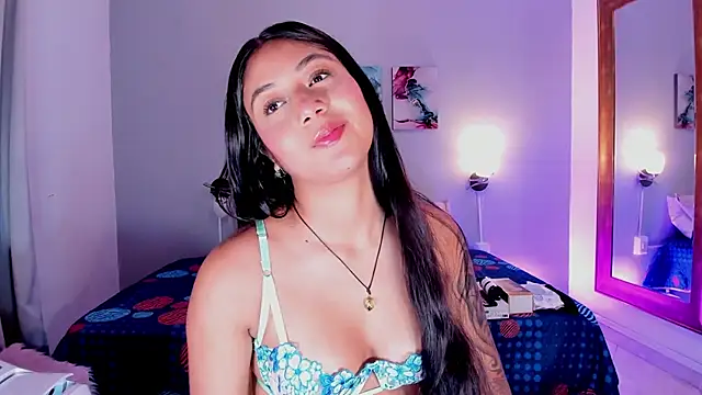 Snapshot of KimTaylorW chatting on June 2026 02:49:02 AM KimTaylorW online show from June 2026 02:49:02 AM