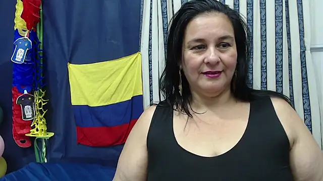 Snapshot of Sharlot_curvy chatting on June 2026 11:40:01 PM Sharlot curvy online show from June 2026 11:40:01 PM