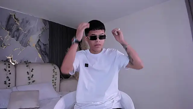 DylanRoyce  online show from March 2026 12:23:02 PM