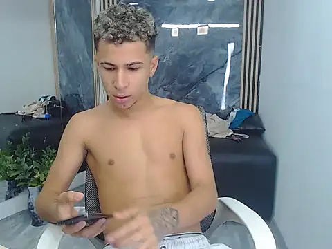 Hollmanhot online show from April 2026 02:23:02 AM