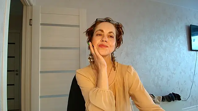 Snapshot of LioraWeiss chatting on April 2026 10:31:01 AM LioraWeiss online show from April 2026 10:31:01 AM