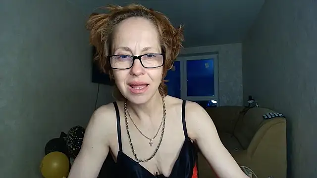 Snapshot of LioraWeiss chatting on May 2026 05:20:02 PM LioraWeiss online show from May 2026 05:20:02 PM