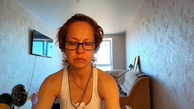 Snapshot of LioraWeiss chatting on May 2026 07:36:02 AM LioraWeiss online show from May 2026 07:36:02 AM