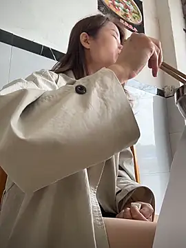 Mia-lp online show from April 2026 03:35:01 AM