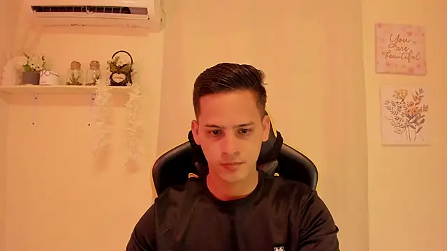 sexy andres01 online show from April 2026 02:43:01 PM