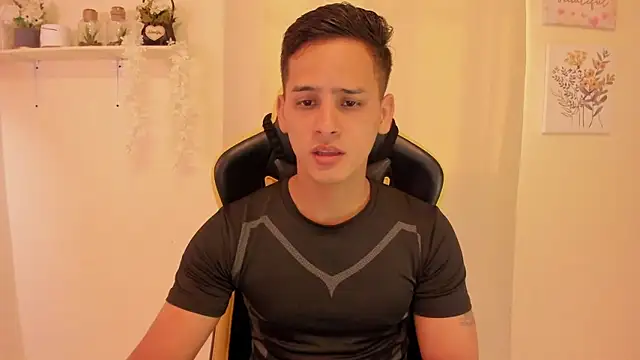 sexy andres01 online show from April 2026 02:33:01 PM