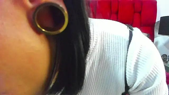 Amelie Blake online show from May 2026 07:01:02 PM