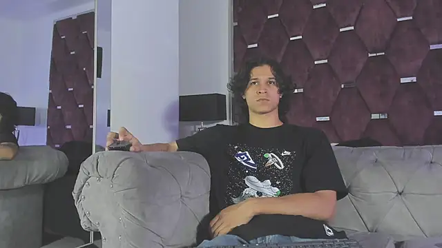 Snapshot of TonyBenedetti chatting on June 2026 08:14:02 PM TonyBenedetti online show from June 2026 08:14:02 PM