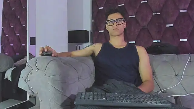 Snapshot of TonyBenedetti chatting on June 2026 01:28:02 AM TonyBenedetti online show from June 2026 01:28:02 AM