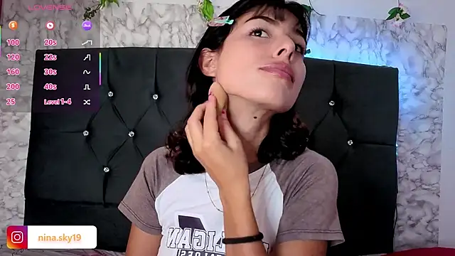 cutninasky online show from February 2026 07:45:01 PM