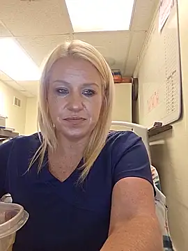 Snapshot of LadyB07 chatting on June 2026 05:00:01 PM LadyB07 online show from June 2026 05:00:01 PM