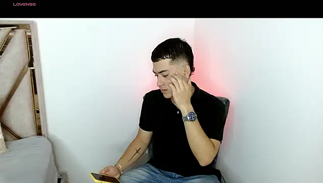 Snapshot of oliver___saint chatting on March 2026 08:44:01 PM oliver saint online show from March 2026 08:44:01 PM