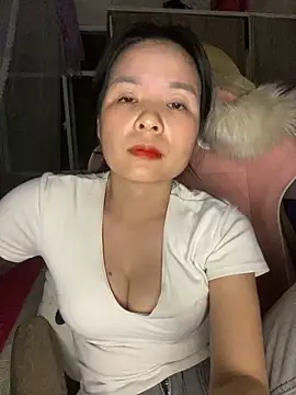 Ivy Trix2 online show from March 2026 03:40:01 PM