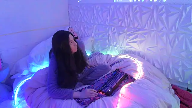 Moongirl117 online show from March 2026 05:24:02 AM