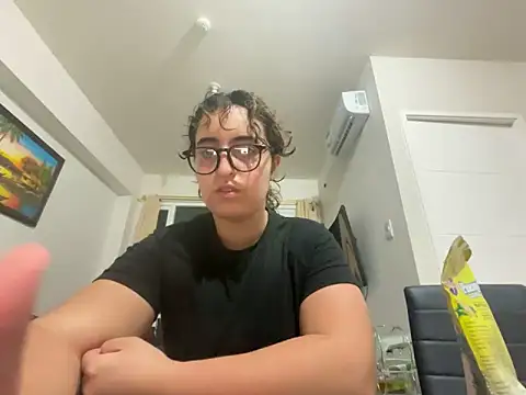 yassiestar online show from March 2026 04:43:01 PM