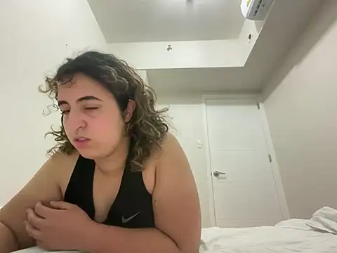 yassiestar online show from April 2026 07:55:01 PM